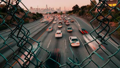 stake官方-阿德耶米门前抢点破门，拜尔横传送助攻！多特1-0领先奥格斯堡